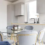 Cohost I Cozy 3bd With Terrace Near The Sea
