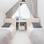 Cohost I Cozy 3bd With Terrace Near The Sea *