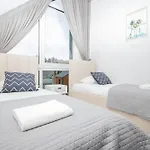 Cohost I Cozy 3bd With Terrace Near The Sea Apartment
