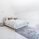Cohost I Cozy 3bd With Terrace Near The Sea Apartment