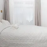 Cohost I Cozy 3bd With Terrace Near The Sea Apartment *