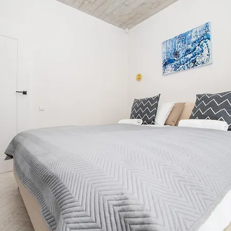 Cohost I Cozy 3bd With Terrace Near The Sea Apartment *