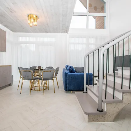 Cohost I Cozy 3bd With Terrace Near The Sea Apartment