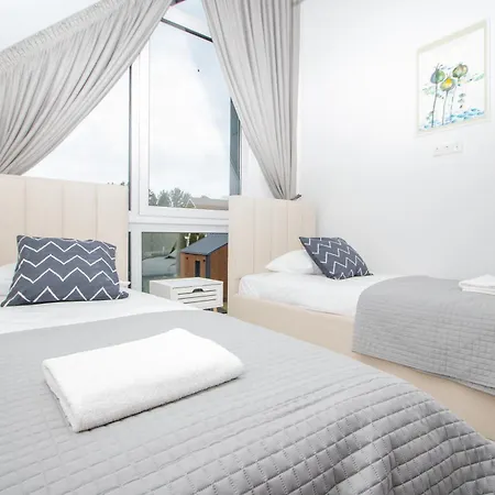 Cohost I Cozy 3bd With Terrace Near The Sea Apartment