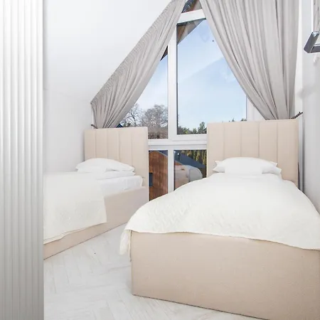 Cohost I Cozy 3bd With Terrace Near The Sea Apartment