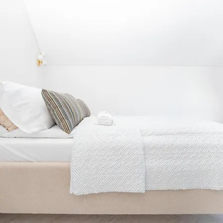 Cohost I Cozy 3bd With Terrace Near The Sea *