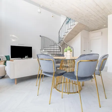 Cohost I Cozy 3bd With Terrace Near The Sea Apartment