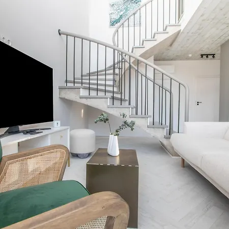 Apartment Cohost I Cozy 3bd With Terrace Near The Sea