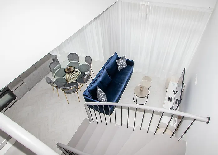 Cohost I Cozy 3bd With Terrace Near The Sea 公寓 *