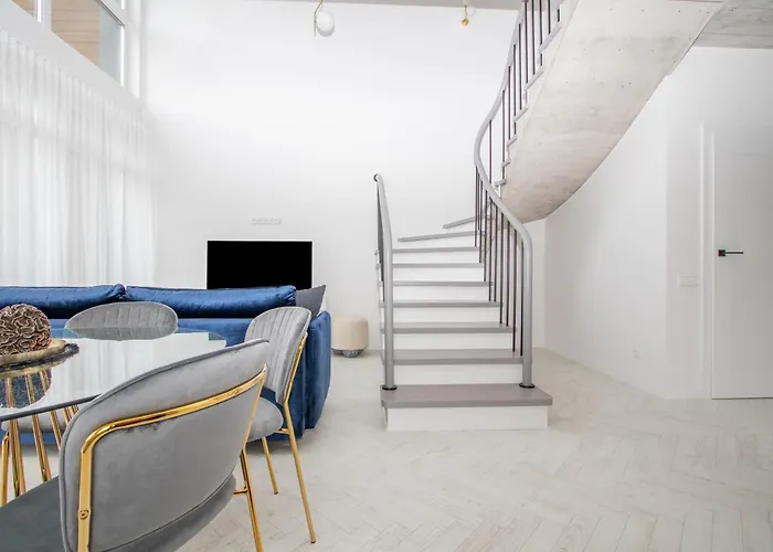 公寓 Cohost I Cozy 3bd With Terrace Near The Sea