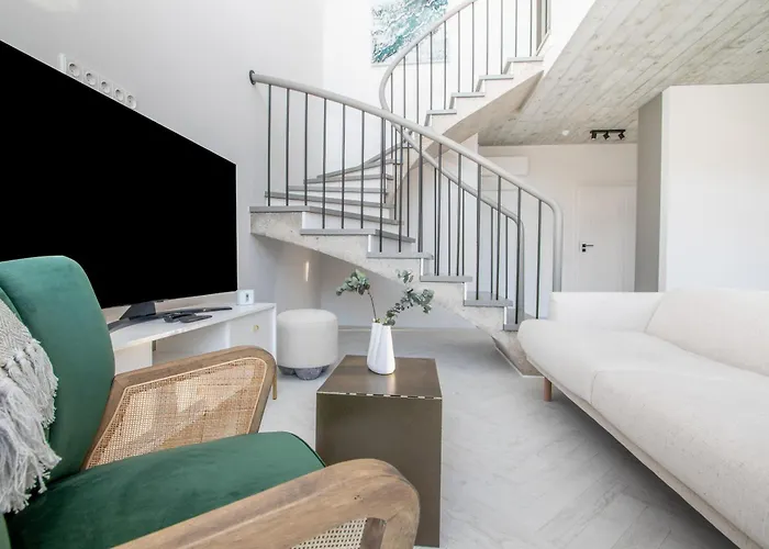 公寓 Cohost I Cozy 3bd With Terrace Near The Sea